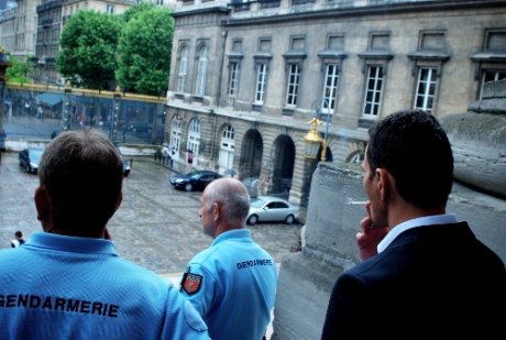 Sur les marches du palais - JPG - 158.2 ko