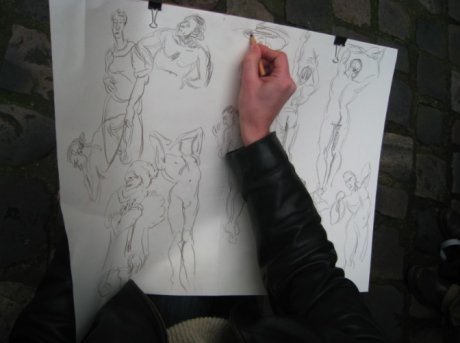 Un peintre dessine les modèles - JPG - 75.8 ko
