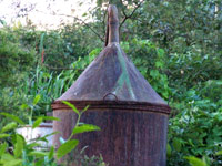 l'alambic pour distiller le géranium