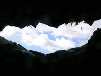 Des plafonds couverts de petites stalactites qui font penser parfois  des chauve-souris