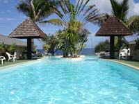 Au bord de la piscine